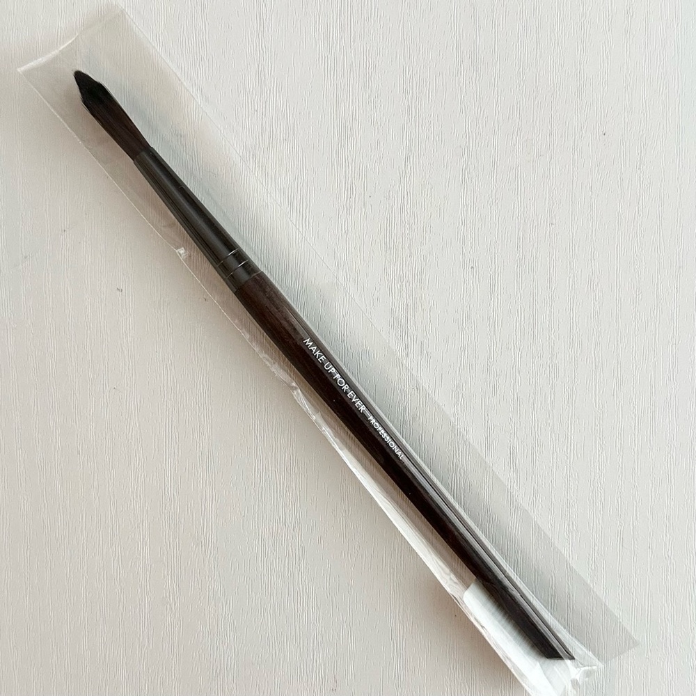 *NEW* MAKE UP FOR EVER #232 Wavy Brush
